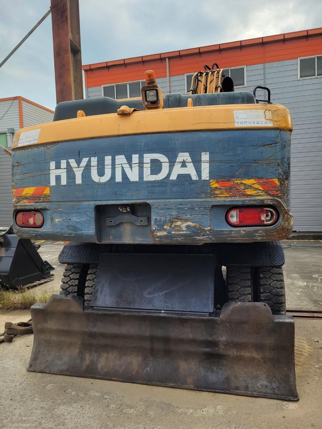 Hyundai Track Excavator R210W - 이미지 7