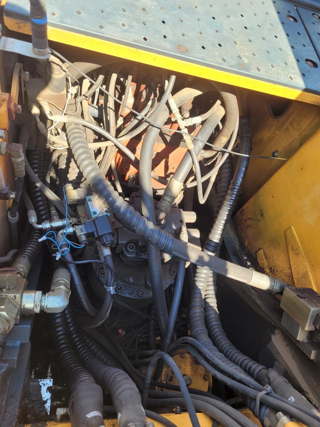 Hyundai Track Excavator R210W - 이미지 8
